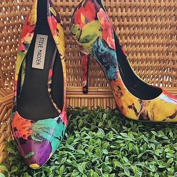 Steve Madden Shoes - Steve Madden Gallery 6.5 Floral  4 1/2" Heels